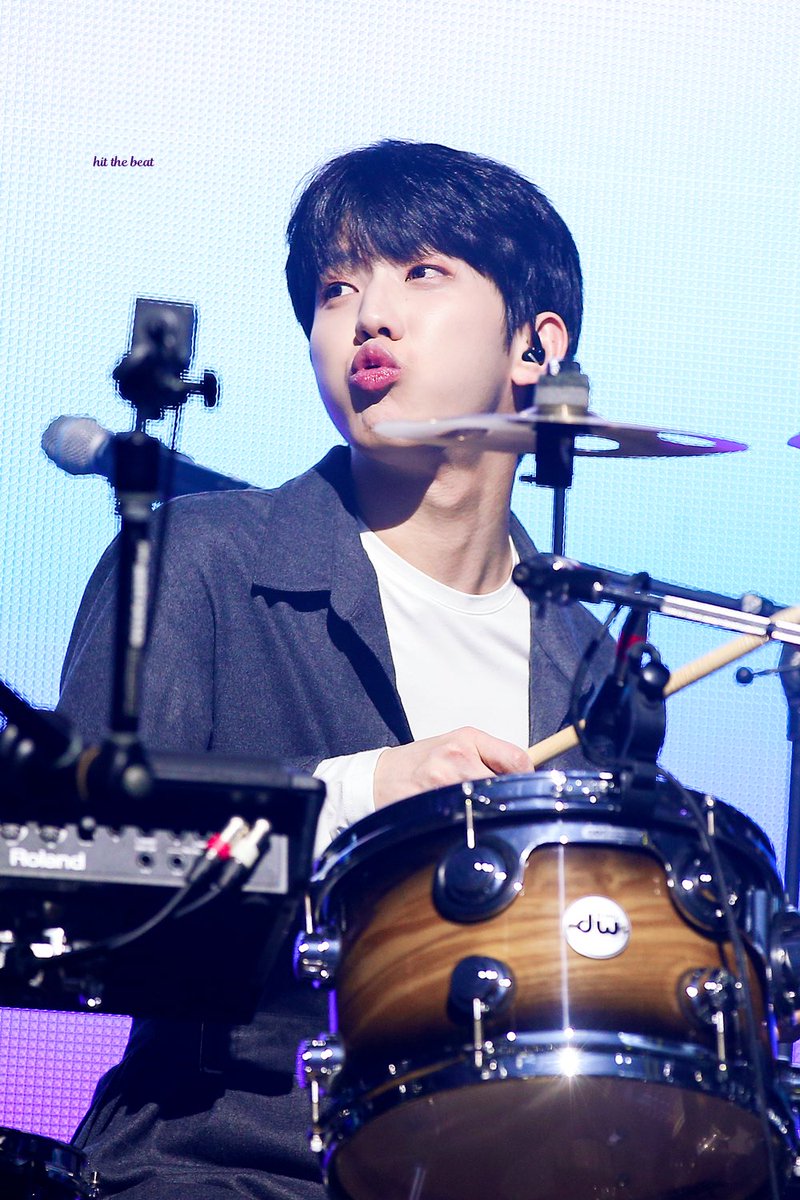 HTB_dowoon's tweet photo. 200122 Gravity in Brussels

💙늦었지만 새해복 많이 받으세요❤️
@Dw_day6_drummer
#데이식스 #DAY6 #도운 #Dowoon https://t.co/RDQeQEy8tB