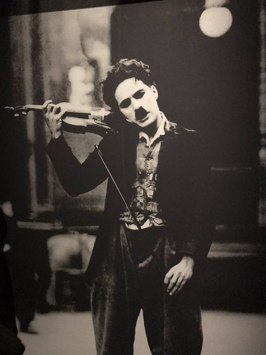 Genius! #charliechaplin  #expodudimanche