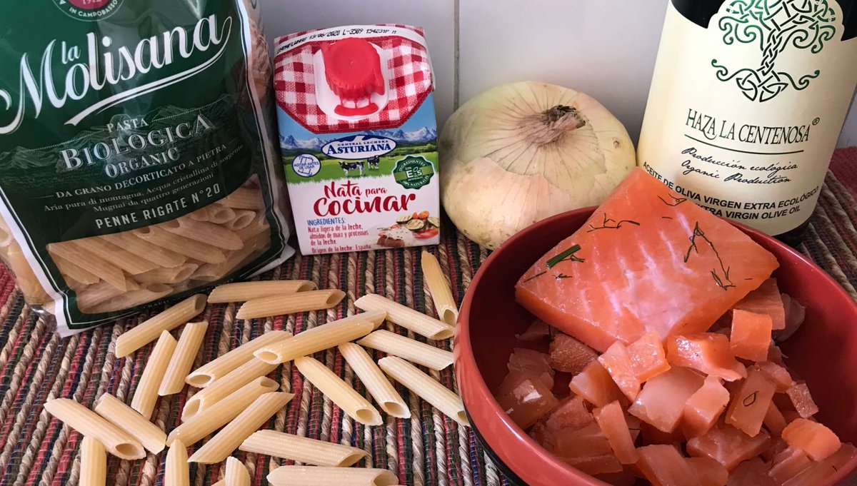 zampatelmundo's tweet photo. Con estos ingredientes vamos a preparar una deliciosa #recetaDePasta con salmón a la carbonara
👩🍳👉 https://t.co/EUtL5KF2PX
@hazalacentenosa @delisureuropa @PastaLaMolisana https://t.co/YVVhtz9Cid