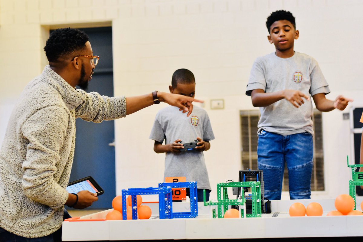 gerald_smithjr's tweet photo. yesterday was the beginning of something amazing; building stem and culture @stm_raiders
.
.
planning to make us one of the greatest things happening in southeast dc
.
.
#thisisus #CCARobotics #CCAJoy #CCABuilds #CCATinkers https://t.co/pRYsL0OtMX