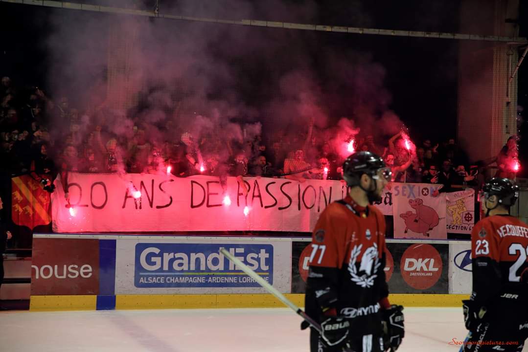 20 ans de passion derrière les <a href="/ScorpionsMulho/">Scorpions de Mulhouse</a>. Un anniversaire fêté en grande pompe vendredi soir. Et quel bel hommage que ces maillots aux couleurs de notre groupe portés par les joueurs pour ce match ! 
#UltrasMulhouse2000 souvent critiqués, jamais égalés. 💪