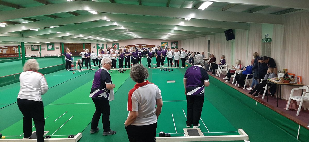 antiquestwins's tweet image. England ladies (includes my mum) are currently 3 to 1 up against the Scottish team and the cafe here at North Cave is ridiculously cheap, so it's a win win in my book.

#bowls + #coffeeandwalnutcake + @YorkshireTea