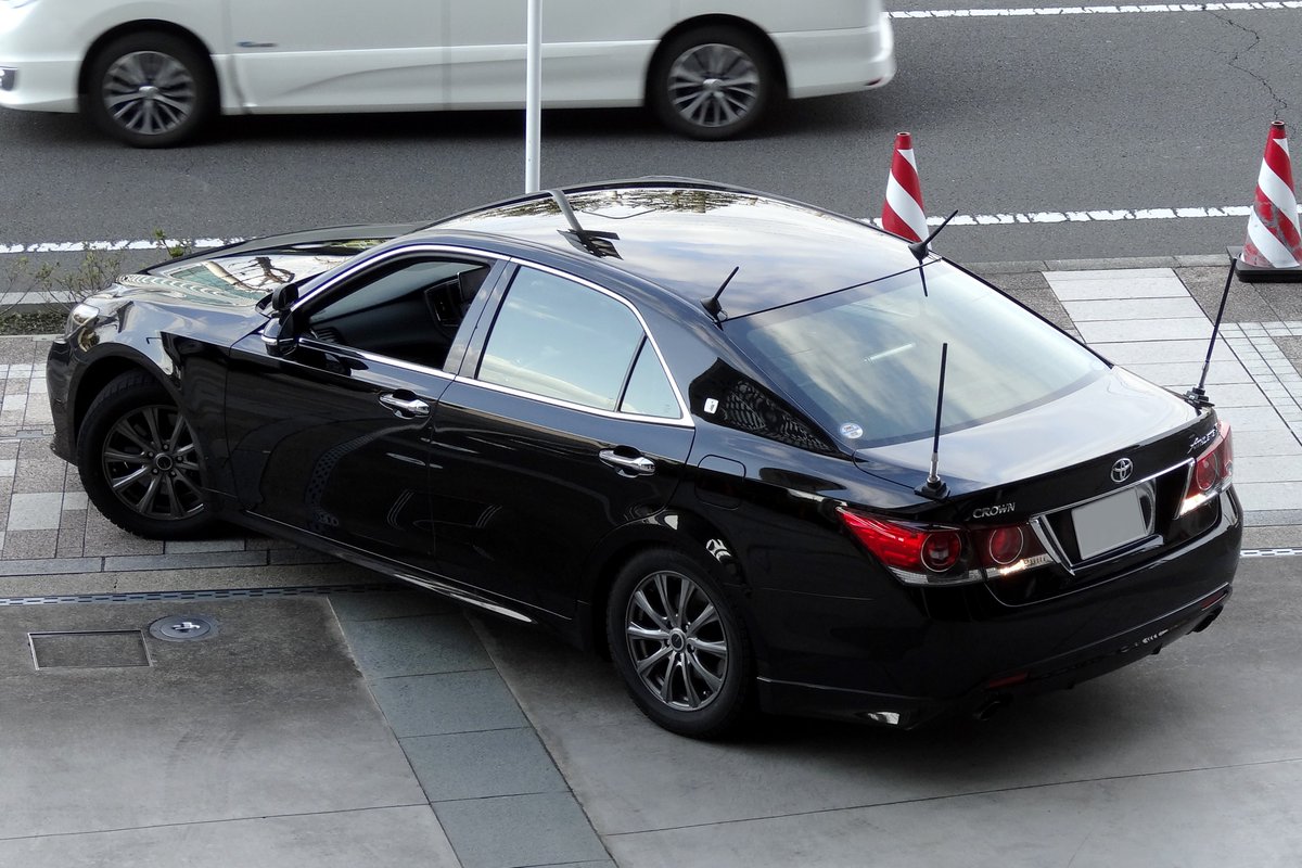 تويتر على تويتر 静岡県警察 警備部 210系クラウンアスリート警護車 T Co 7ddeks3bq0