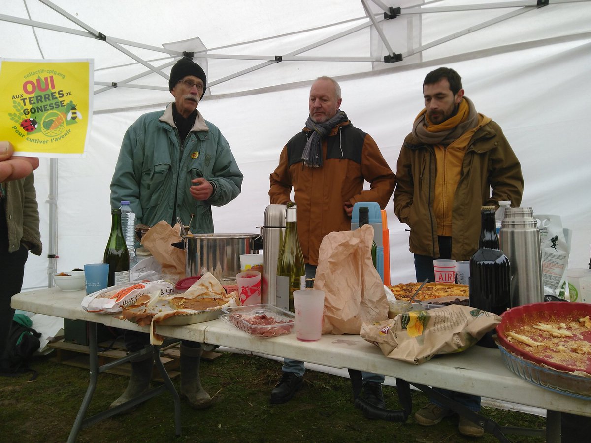 CPTGonesse's tweet photo. #Zadimanche:
- le #CPTG était invité à #NDLL pour l'anniversaire de l'abandon de l'aéroport, le #17janvier
- @novissen a obtenu la décision judiciaire de limiter la capacité de la ferme à 500 vaches -au lieu de 1000-
- la lutte pour préserver les Terres de #Gonesse continue... https://t.co/hDyEdHshw6