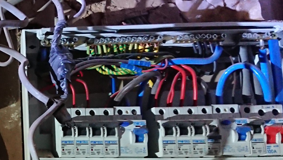 ELMATelectrical's tweet image. Domestic, old instalation. Earth twisted out side the box or just left out/cut off. No earth sliving , cable extended by flexi etc...