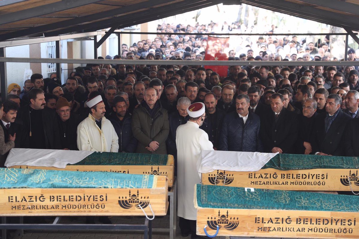 Elazığ Depremi'nde hayatını kaybeden hemşehrilerimizi Kışla Camii'nde Hakk'a uğurluyoruz. Rabbim rahmet eylesin