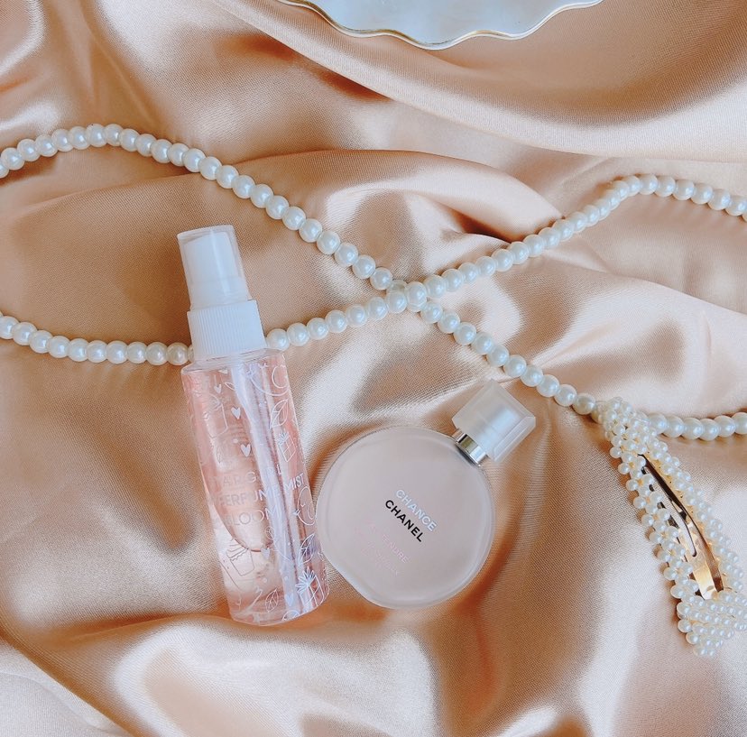 barbiewowww's tweet photo. สเปรย์ฉีดผมของ STARGIRL คือหอมมากก เราใช้ของ Chanel อยู่ เห้ยกลิ่นเหมือนกันเรยอ่า หอมติดผมทั้งวันเรย ราคาคือถูกมากร้อยกว่าบาท บ้ามากแกร!!! ไปซื้อเถอะ ร้าน @multyshopping  #ไว้รีวิวห้ามขายของโว้ยย https://t.co/ihLj4qr57Y