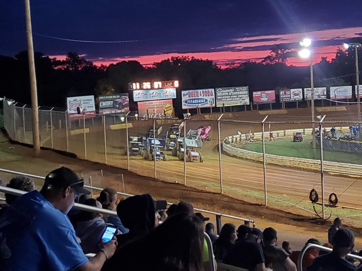 RedRobinRacing's tweet image. Looking forward to warm summer nights at @lincolnspeedway #bottomlessfun 🏁🏁