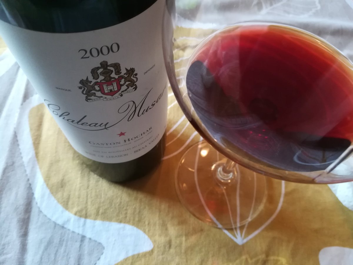 enoitaca's tweet image. Dopo 20 anni ancora davvero buono... Note terrose e di erbe officinali... Grandissimo produttore! #vino #degustazione #sommelier @chateaumusar #2000