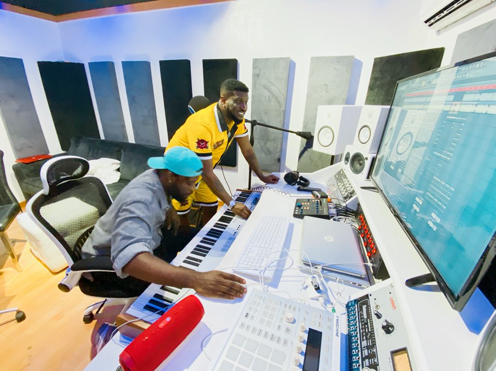 PeterPsquare's tweet photo. For every 4 hours of recording, I have 1 hour of laughter in the studio🤗🎶🎵🎧🎼🎹🎤 #WorkMoodActivated #FreshSound #BrandNewMrP2020 https://t.co/mabDFNvleh