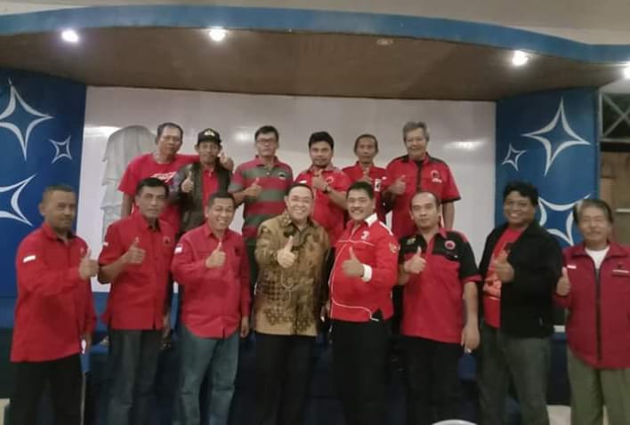 Silaturrahmi Pak Adi Dharma bersama Ketua, Sekretaris,  dan Anggota Struktural PDI Perjuangan Kota Bontang di cafe singapura tj Laut.