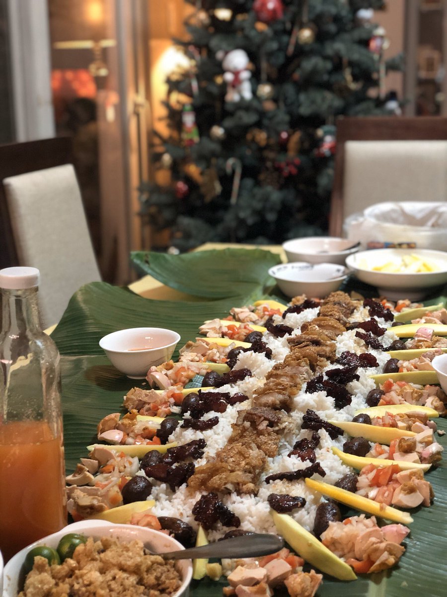 I always look forward to prepare food for my family and tonight I thought of something incredible that we did not do for a long time which is boodle fight! Tara mangan tamu! 😋