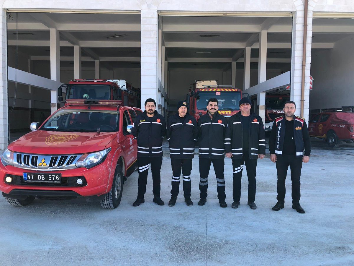 mardinitfaiye's tweet photo. Elazığ-Sivrice Deprem olayı kapsamında yaralarını sarmak için mardin Büyükşehir belediyesi itfaiye daire başkanlığından 1 Araç ve 5 Arama kurtarma personeli görevlendirilmiştir https://t.co/808k2jzmzK