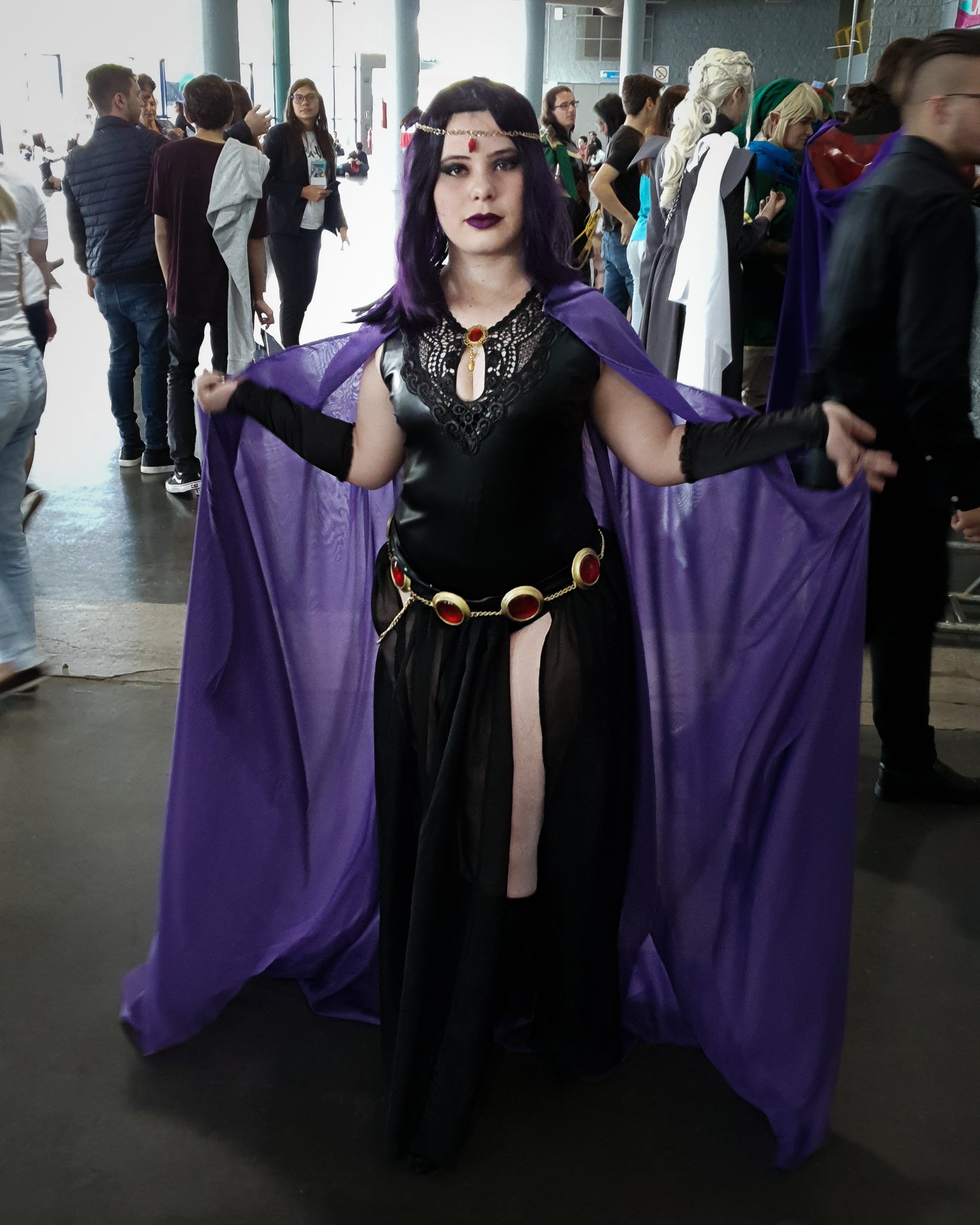 Jovens Titãs: Cosplay de Ravena é Rainha das Trevas brasileira