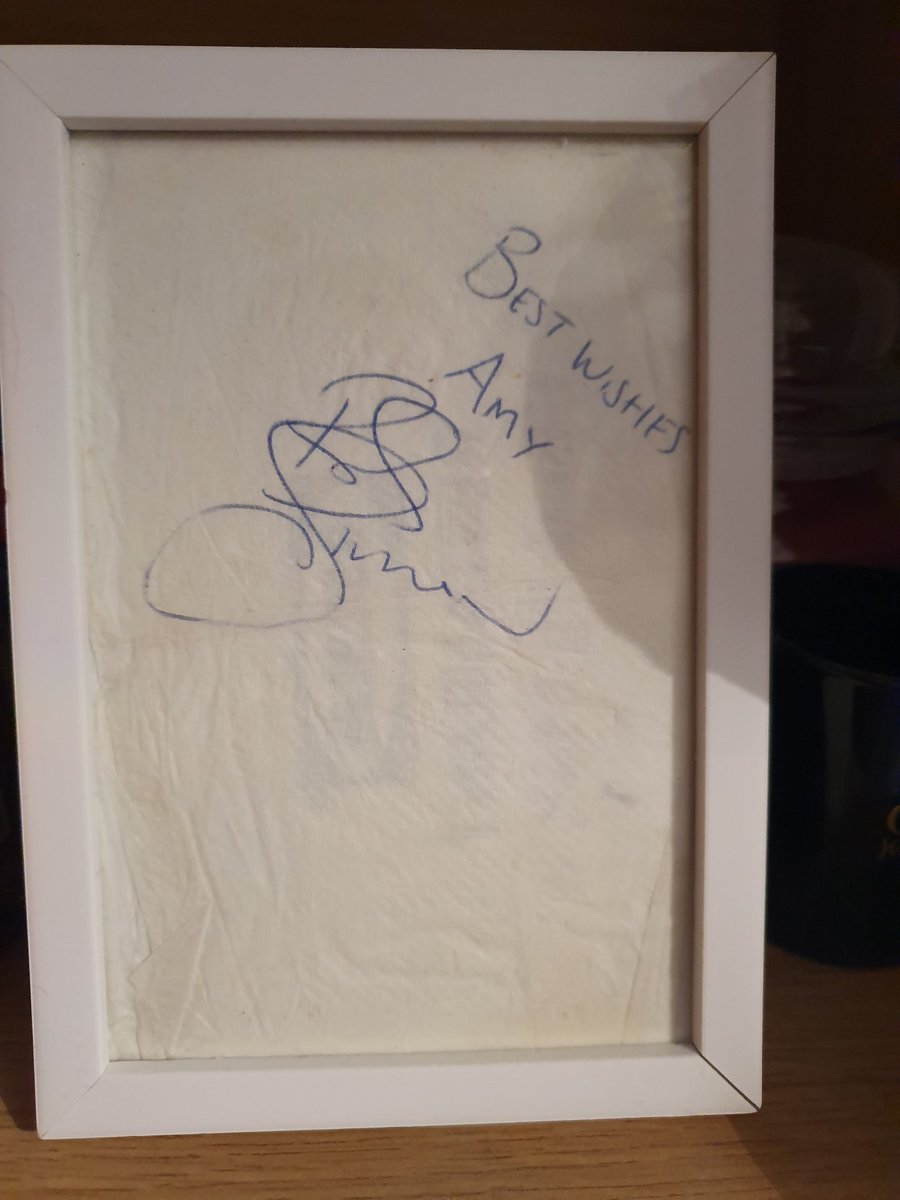 amyroseyyy's tweet photo. Probably about 20 years ago, my mam met @Rob7Burrow in IKEA, just as he was starting out with the Rhinos, and asked him to sign a napkin for me (I wasnt with her at the time 😫) All these years later I still treasure it 🙌🏻 always me fave lil pocket rocket! https://t.co/5sGzOjkzIJ