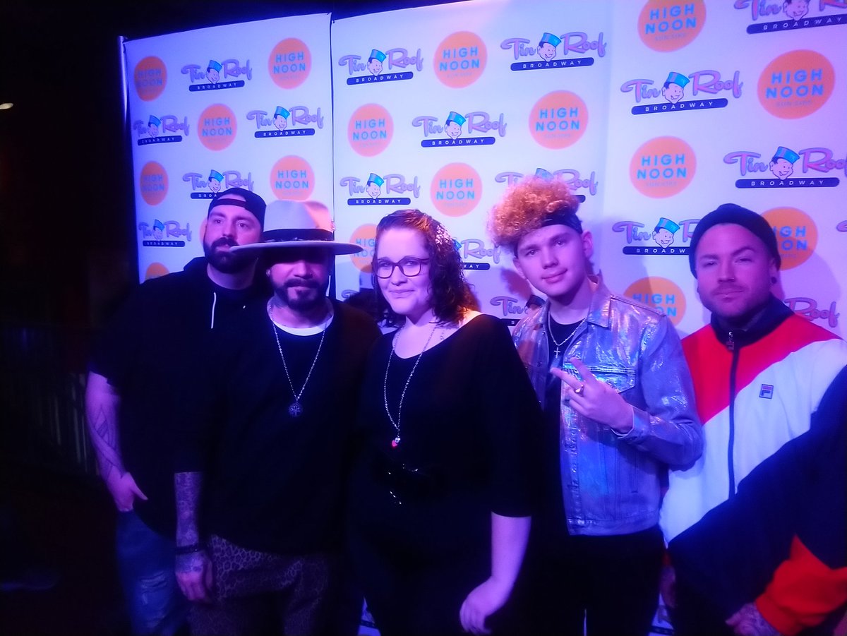 Angela080889's tweet photo. @aj_mclean Last night was so awesome! It was a dream come true as I finally met my favorite bsb member AJ Mclean! 😁 https://t.co/lLNrdzNQyA
