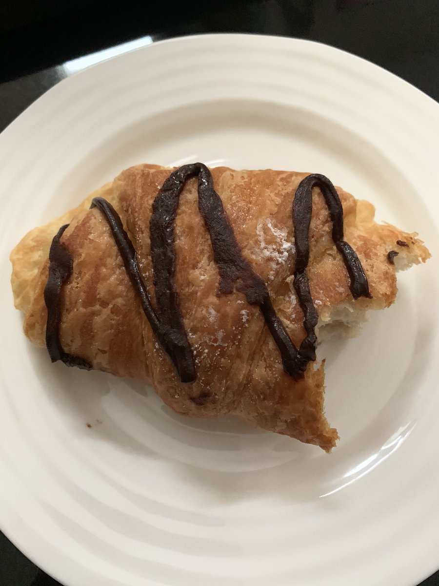 GillisHL's tweet photo. House is still quiet.  And yup, this my motivation to work out later. 😁#chocolatecroissant #cobbsbread https://t.co/mGtV2aZRpT