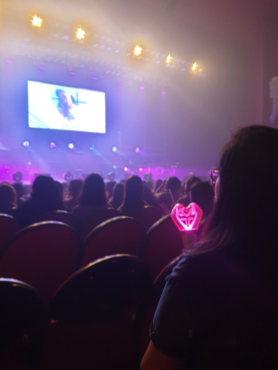 k41125Y's tweet image. Q: So how did you spend the Chinese New Year?

Ans: I spent it with my sone family and the most inspiring, talented, beautiful *soft* human being, our momshie @tiffanyyoung 😍😭

#OpenHeartsEve_MNL #stillnotover