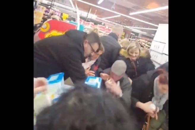 mouloud707's tweet image. NUTELLA 

 l’enfant exploité au con-sommateur lobotomisé ! Et je vous passe les photos de singes, tigres et autres éléphants massacrés pour la culture irraisonnée de l’huile de palme #Besides deforestation and palm oil , besides pushing 🦧to the brink of extinction, kids #slaves#