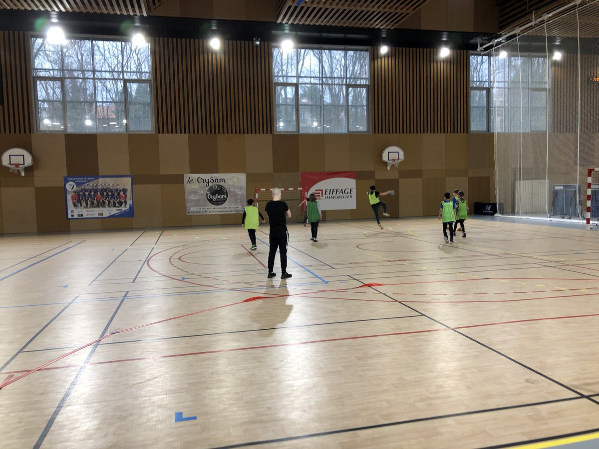 Galettes des rois et matches de mini-hand au Stadium Maudry avant la retransmission de la finale des championnats d’europe de #Handball <a href="/Nogent94130/">Nogent-sur-Marne</a>