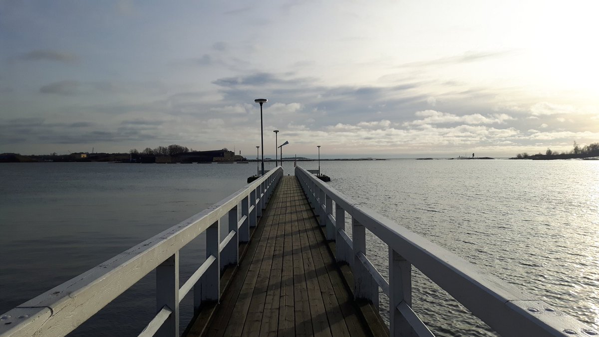 GiadaFra_tanto's tweet photo. Weekends can be the hardest part of the week for people far from everyone they love. So: precarious unrooted people out there: make sure you take care of yourself and remember you're not alone in this! #sundaywalk #Helsinki #postdoclife #academichat https://t.co/W4GIMsz52l