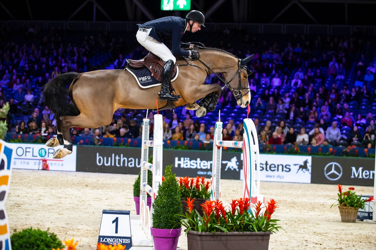 Jur Vrieling pakt de <a href="/ProvincieNH/">Noord-Holland</a> Noord-Holland Prize: “Misschien leer ik ’t nog een keer” Foto: Digishots jumpingamsterdam.nl/jur-vrieling-p…