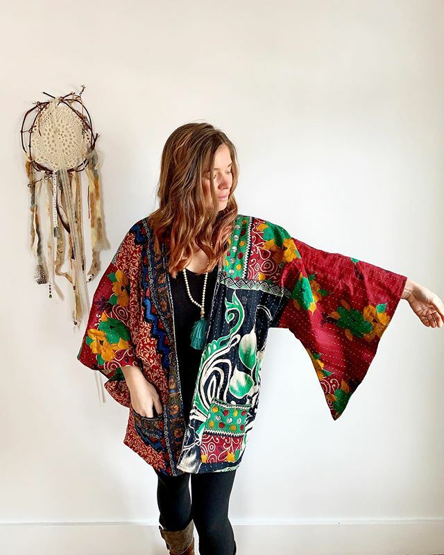 MntnGrlClothing's tweet image. Surprise! There are some sweet new pieces coming to the shop tonight 8pm eastern❤️🥰 want a reminder text? Text Mountaingirl to 474747 ✨
•
•
•
#kanthakimono #bohokimono #hippiestyle #bohostyle #kanthaclothing #bohemianvibes #bohoclothing #oneofaki… ift.tt/30W37OL