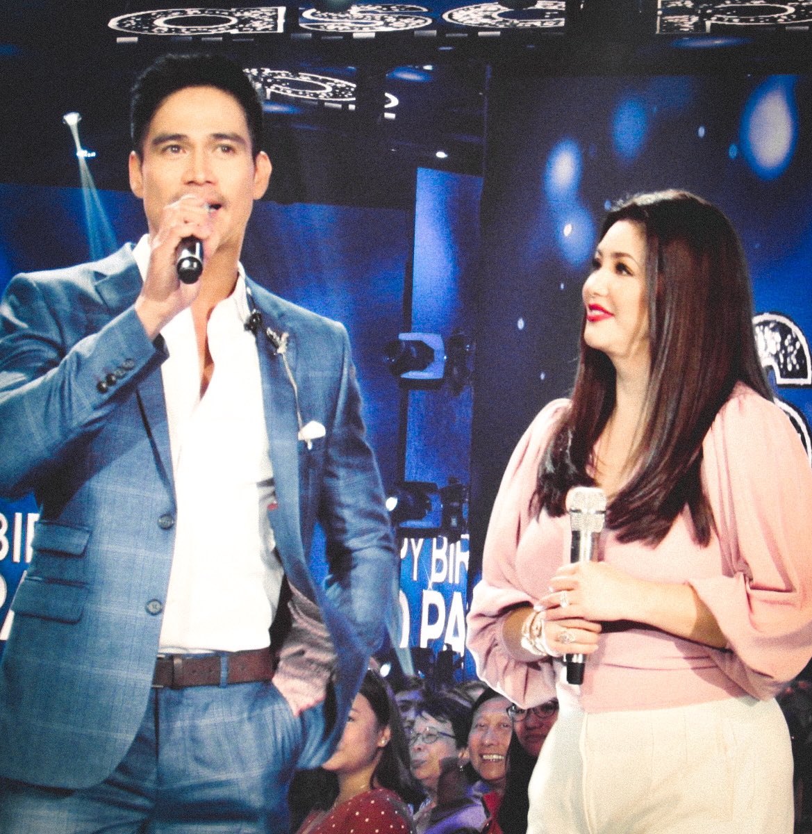 AmazingShineeee's tweet photo. The way he looked at her.

The way she looked at him.

The way they looked at each other. 

Ughhh 💕💕💕 https://t.co/Mhq5u1gaDS