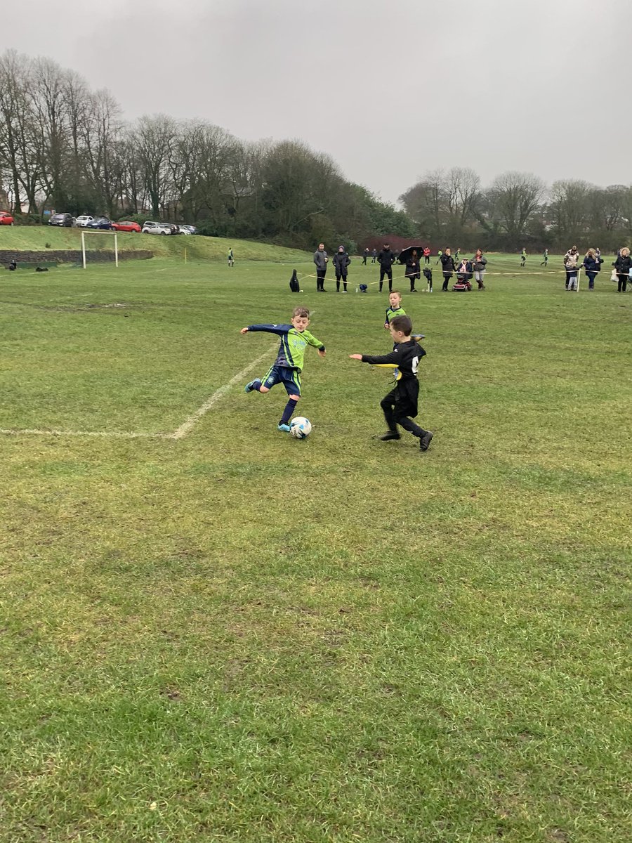 mossbankjfc's tweet photo. #MossBankJFC our U7s Greens in action yesterday on the @LeasingOptions Pavilion v @CollsAcademy U7s in the @CPLGrassrootsUK in a great game ⚽️⚽️ well done to both teams #LoveFood #RenderRevival #C_WHairDesign https://t.co/oKAa0CWsO3