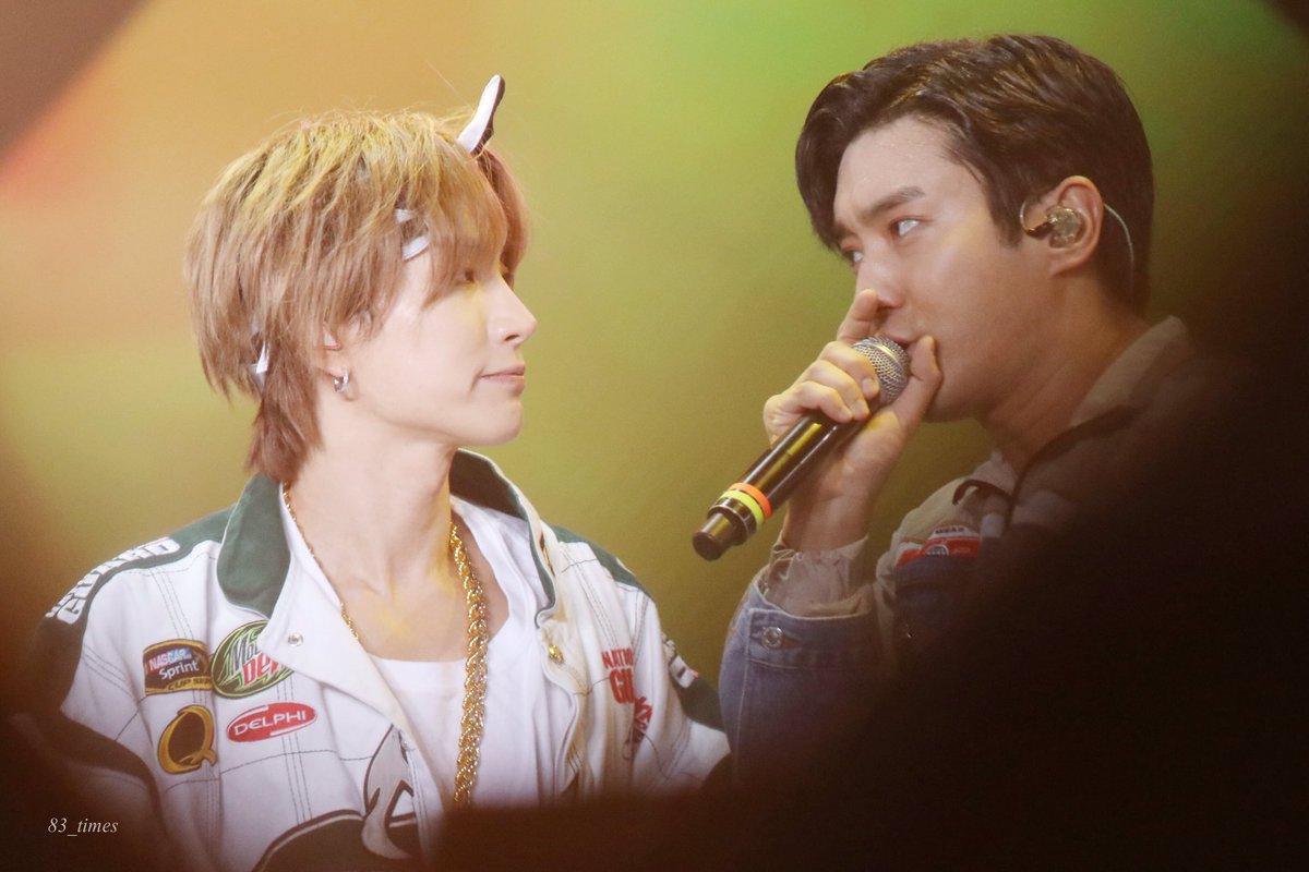 83_times's tweet photo. [200118] super show8 4p
hair spray🐥🐴
#supejunior #leeteuk #ss8macau https://t.co/jsd3QcVj5b