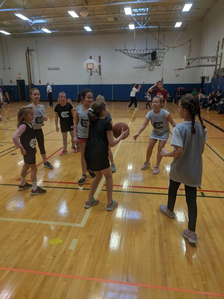 girls_hamburg's tweet photo. Thank you to Coach @ERy142311 and some of our girls for helping the tiny ballers 🏀💜 by being such excellent teachers and role models! #HamburgLittleCagers #DevelopmentalLeague https://t.co/4EVaYUVC3T