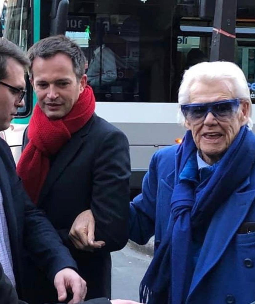 pybournazel's tweet photo. Profonde tristesse. Tant de générosité, de souvenirs joyeux partagés et d’amitié. Tu retrouves les tiens et tous les artistes qui t’aimaient tendrement. Montmartre, Paris et le monde de la nuit perdent leur Prince bleu. Michou tu es dans nos cœurs. https://t.co/w0LYiOWtt9
