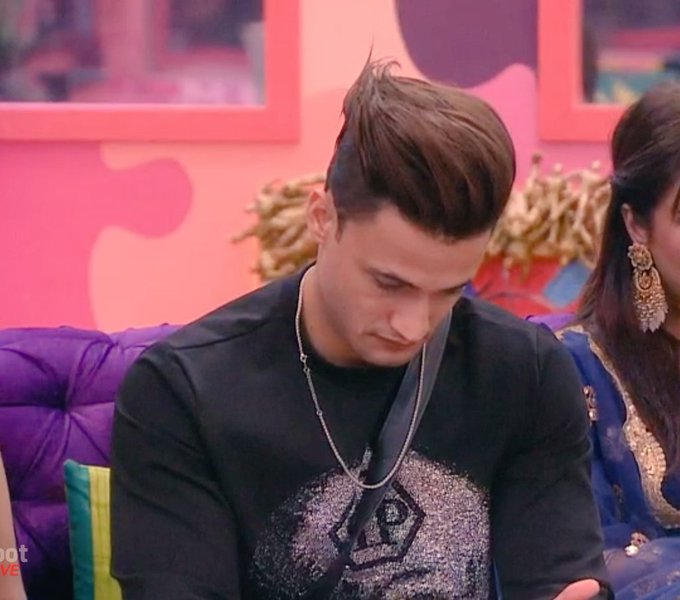 aadilkh21438866's tweet image. #BiasedBBTargetsAsim Keep your head up. Keep your heart strong. Why we are slow guyz.....Sad

#BiasedBBTargetsAsim
#ScriptedBB13 

#ScriptedBiggBoss13