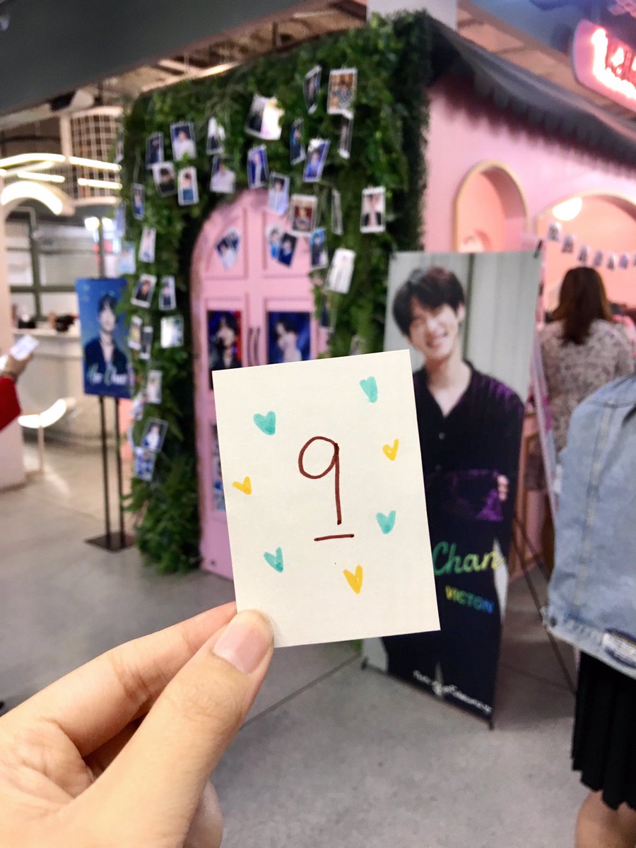 red_cheek_byung's tweet photo. งานน่ารักมากกก ชานก็น่ารักมากกก 🥺❤️
ขอบคุณที่จัดงานนี้ขึ้นมานะคะ อยากยกร้านกลับบ้านเลย อิอิ

วันนี้ใครเจอเค้าบ้าง 555555555 ขำ🤣
 #VividYearWithChan2020 https://t.co/lOhsy6GgcJ