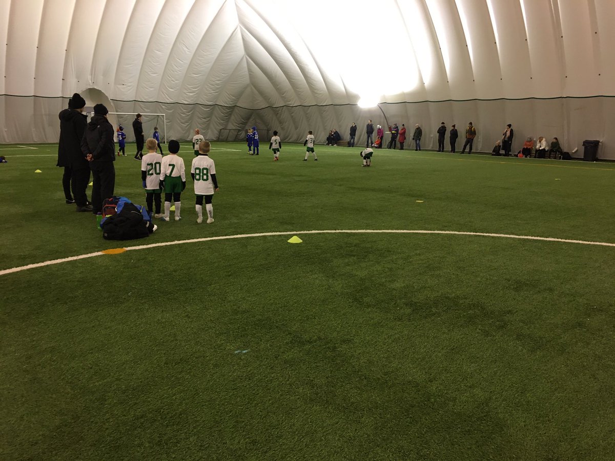 LePa1957's tweet photo. Hieno meno taas kentillä tänään #talviLPVRcup -turnauksessa #LePaAreenassa. Iloa, liikettä ja tunteita. ⚽️:a parhaimmillaan. Kiitos osallistujat👍Ensi viikonloppuna tytöt ja P2013-ikäluokka vuorossa. #lepaliikuttaa https://t.co/vjZq6ubkk3