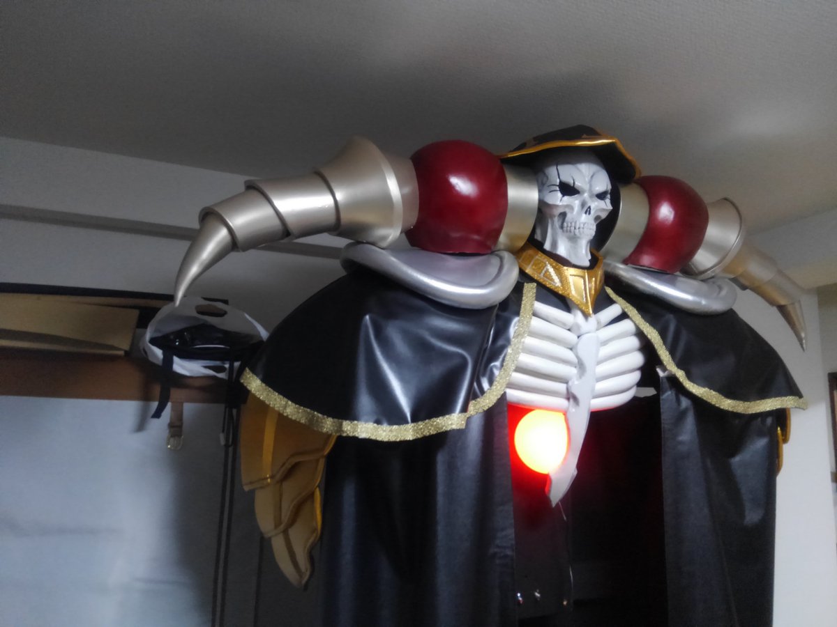 かっすん Buildbang 魔導王 喝采せよ アインズ様のマントパーツ縫製しました 家庭科２のアタクシが頑張って手縫い ここまでは適当でもええねんけどローブは 裁縫素人なんで苦戦必至 D アインズ様と共同生活しているかっすんに応援