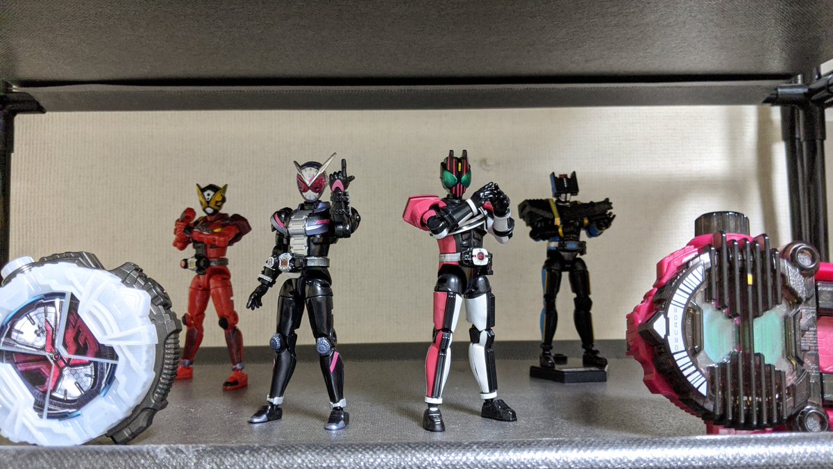Shota8740117's tweet photo. ライドウォッチ並べてみたw
予想より遥かに映えてる気がする！
#仮面ライダー 
#装動
#SHOOD https://t.co/HFcQ7eTMDj