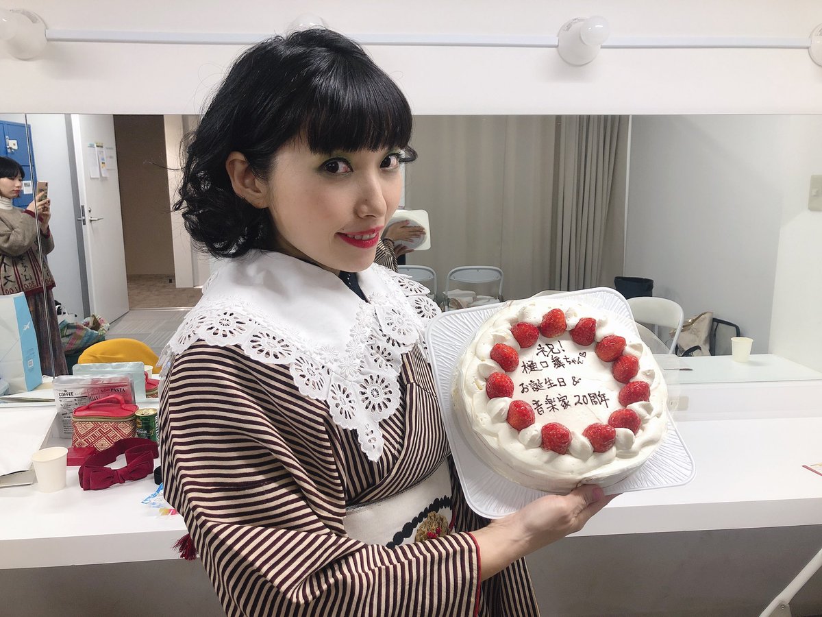 MaiHiguchi's tweet photo. 樋口舞と天井桟敷アンサンブル@浅草歌劇場「お転婆娘と花屋敷」にご来場、ご協力頂きました皆様、ありがとうございました。素晴らしい夜になりました。そしてアンコールでのサプライズ！泣いた。感謝でいっぱいで言葉がないです。今後も精進致します。ありがとうございました。

#樋口舞 
#浅草歌劇場 https://t.co/eY0U9BADHE