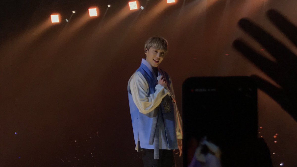 euniceindaeyooo's tweet photo. Me during Everywhere tour: pumasok na Seungyoon stan, lumabas na Seungyoon stan pa din

Me during Cross tour: pumasok na Seungyoon stan, lumabas na Seungyoon stan pa din

Can y’all believe that 👏👏👏 aren’t you proud of me bub 😅 @official_yoon_ https://t.co/zCFnsvCv6f