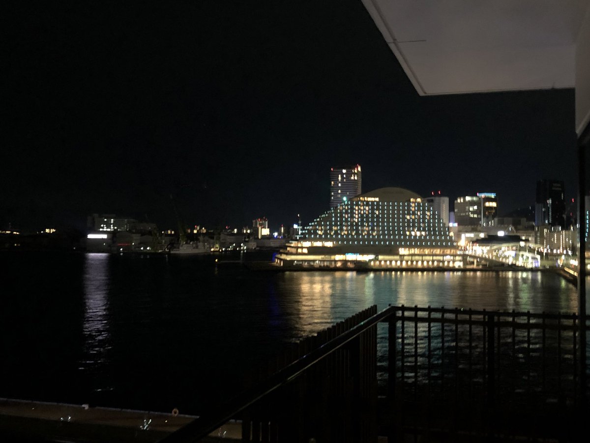 yokan116's tweet photo. そして、お部屋からの夜景と🌃✨
お部屋に付いてる
半露天風呂からの夜景🌃✨
3枚目に映ってる対岸の写真は、
来年ましゃの神戸LIVEが行われる
ワールド記念ホールのある
ポートアイランドだよ〜😊👍
#神戸 #神戸みなと温泉蓮
#kobejp #BROS1991 https://t.co/9gbj2NQeNl