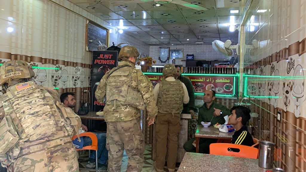 MHJournalist's tweet photo. #American soldiers walk in the town of #Tal_Brak in #Hasaka countryside and buy food from a restaurant and They met a number of local residents https://t.co/g3tnvmUioH