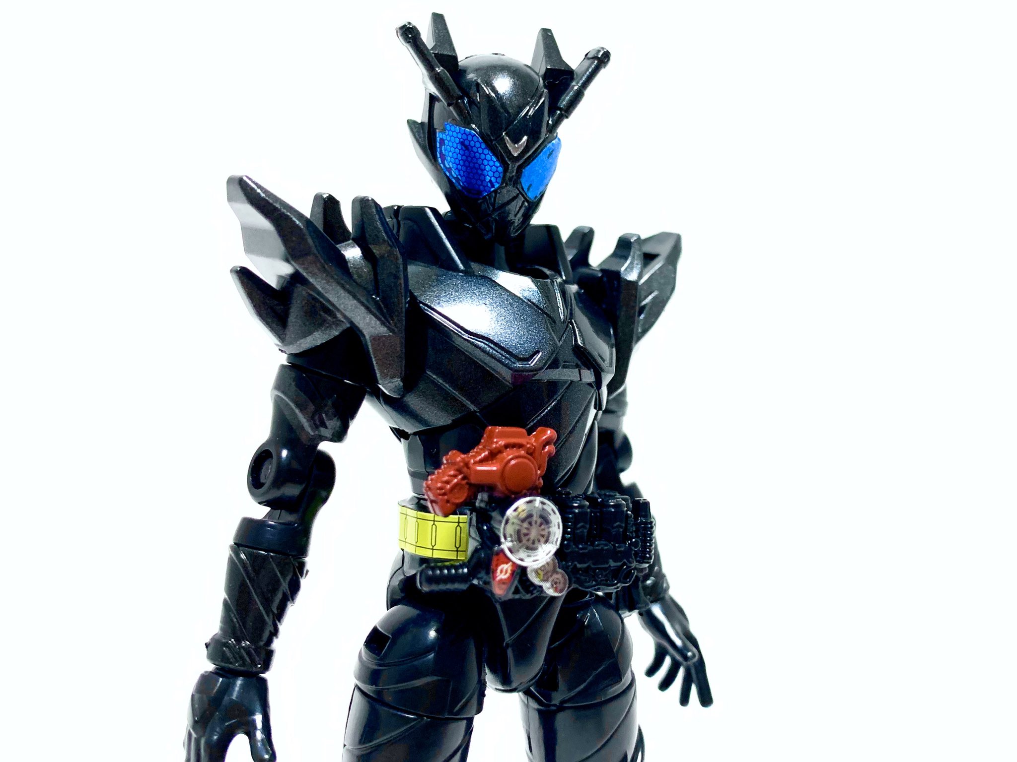 きっとかっと 初めての改造 仮面ライダービルド タンクタンクハザード 装動仮面ライダーメタルビルドの複眼にタンクのシールをスキャンして反転し印刷したものを貼りました T Co Seof6twdo2 Twitter