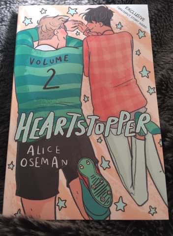 6) Heartstopper Vol. 2 - These are still so so cute and sweet and make my little gay heart happy 