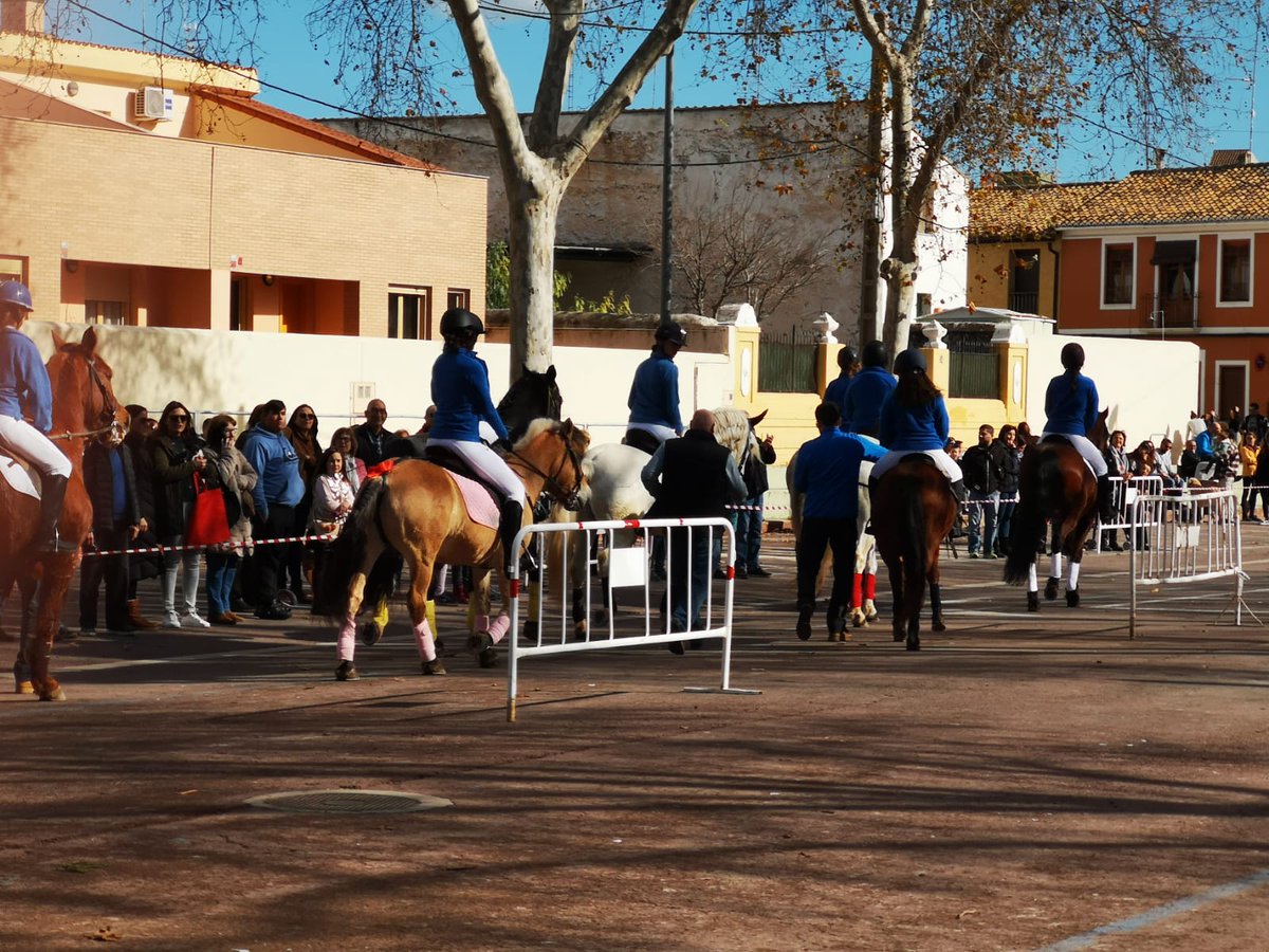 psoebetera's tweet photo. Hui a l'Albereda de #Bétera, tradicional festa de Sant Antoni Abad https://t.co/b5SfYdGJgX