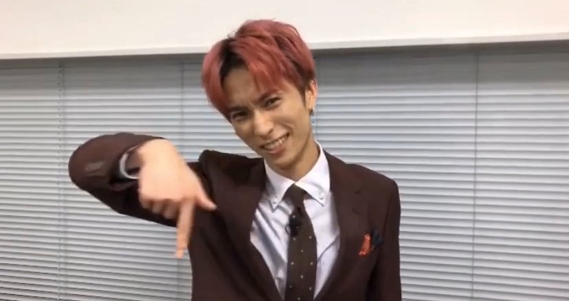 st_s2xxxxxx's tweet photo. 樹:ここをね？ポチッと押してくんね？
    一瞬でいいからさ。ね？ね？

SixTONES / ImitationRain /NEW WORLD /Telephone

SixTONES / ImitationRain /NEW WORLD /Telephone https://t.co/imqrjQ7FmS