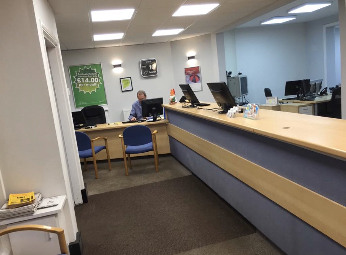 Madoc_Rhodes's tweet image. Madoc &amp;amp; Rhodes has had a face lift! (Not sure who needs it more - The Office or Paul!) 

Click for some before &amp;amp; afters!#beforeandafter #DecadeChallenge ⬇️

We’re still not done yet! #progressiskey 
#Madocandrhodes 
#Birmingham 
@AvivaUK @allianzUKbroker @CoveaInsplc @ERSmotor