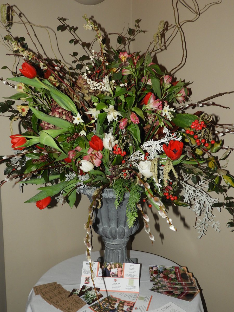 FLBClub's tweet photo. #FLBClub New Business OTY 2020 is Fi Passey of #CorkyandPrince flowers. Incredible arrangements. Talented winner with sponsor Sharla Dandy of @mcgillsca. https://t.co/i146xQuQtB