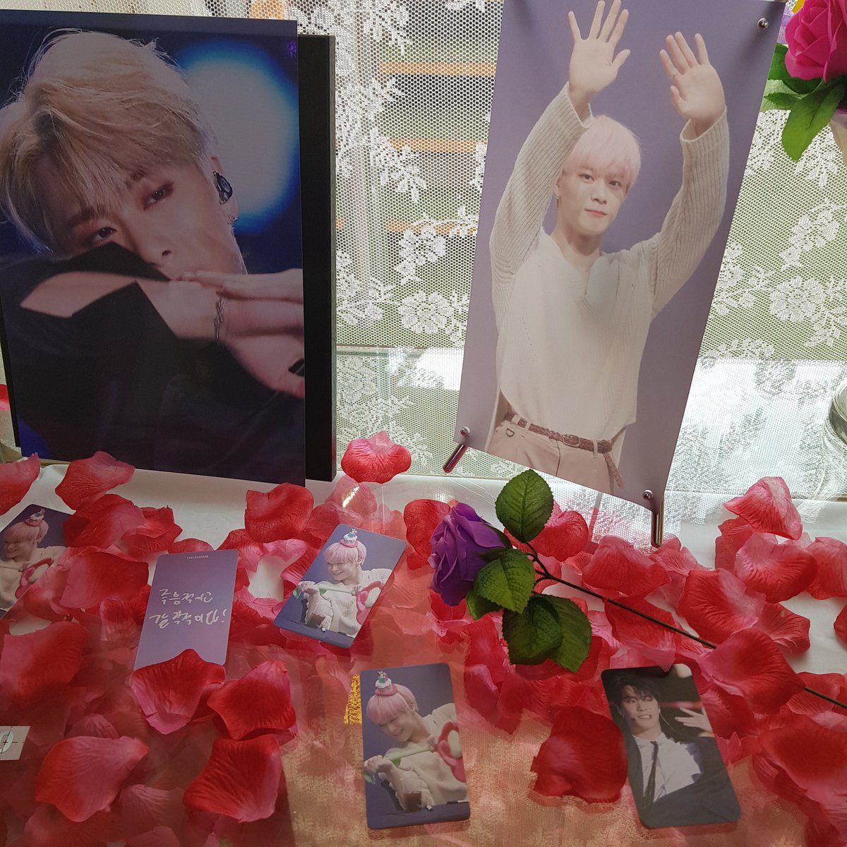 moombiii's tweet photo. 톤앤매너😃 카페 분위기도 좋았구 아기자기 귀엽고 예쁘게 꾸며진 게 너무 보기 좋았어요☺️ 사진 찍는 포토존도 너무 예뻤구 맛있는 디저트도 먹었다네요😋 카페를 예쁜 빈이로 가득 채워주셔서 감사합니다🥰🥰
#우리빈이_23번째_생일을_축하해
#즉흥적이고_감각적인
@SamtheThree https://t.co/cyeU7bMVZi
