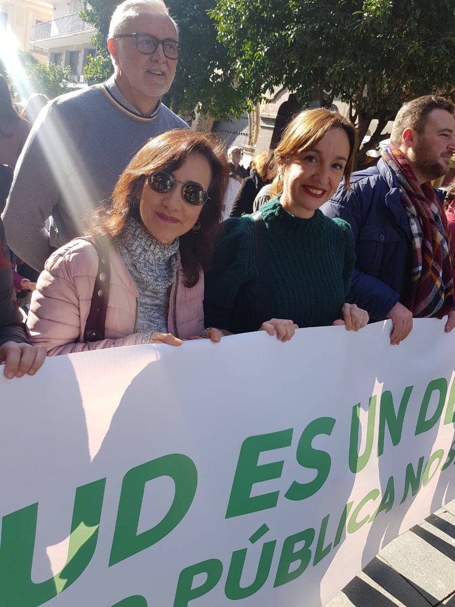 AdelanteGrupo's tweet photo. Nuestras Diputadas @Mariaizqudo y @teresapablo en la manifestación del #26E en defensa de la Sanidad Pública. https://t.co/NrDHyaLXtv