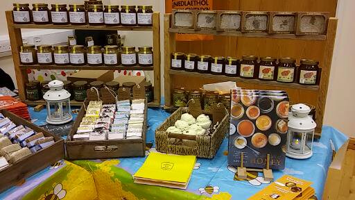 BeesWales's tweet photo. Join us in our Big Black Friday Sale Friday 31st January ONE day only 10% of honey 20% off all other items From beekeeping equipment to wax wraps Sale must end 4 pm! Visitor Centre is CLOSED Sat 1st Feb for visit by Woman &amp; Home Magazine. Honey still available in the Farm Shop🐝 https://t.co/K4bwioFksf